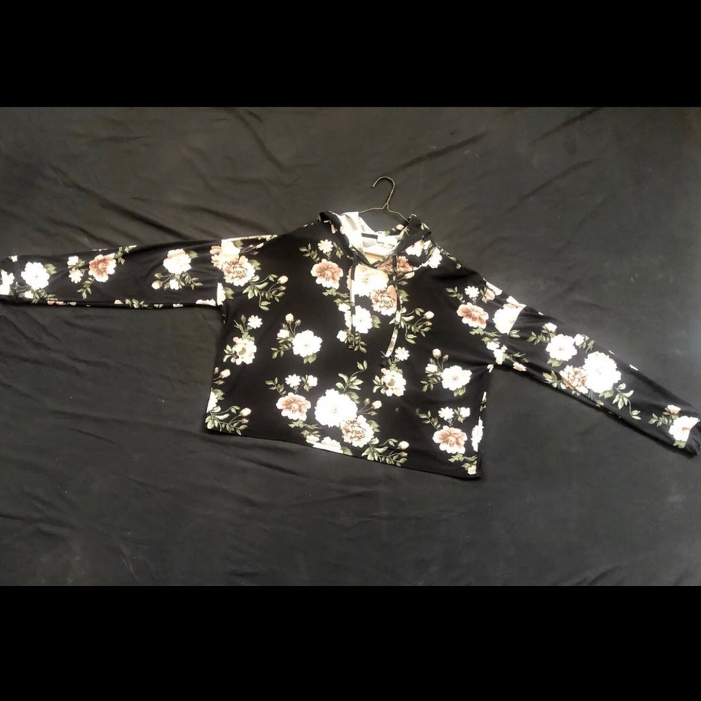 Women’s Hoodie/ Shirt